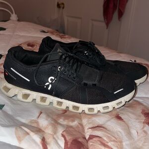 Size 11 women’s on clouds